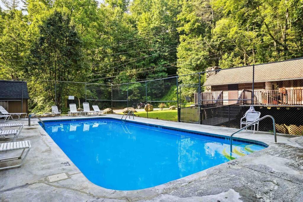 Beautiful Chalet With Fireplace And Large Game Room Gatlinburg Exteriér fotografie