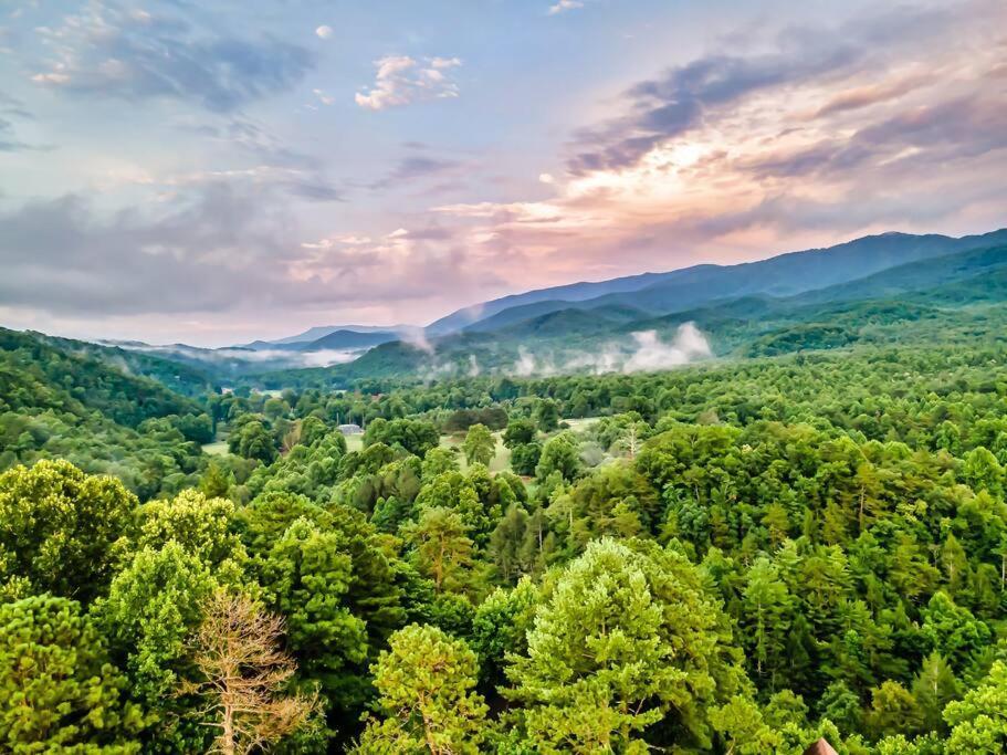 Beautiful Chalet With Fireplace And Large Game Room Gatlinburg Exteriér fotografie