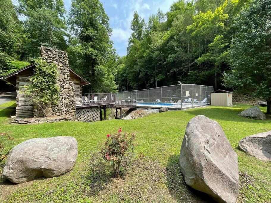 Beautiful Chalet With Fireplace And Large Game Room Gatlinburg Exteriér fotografie